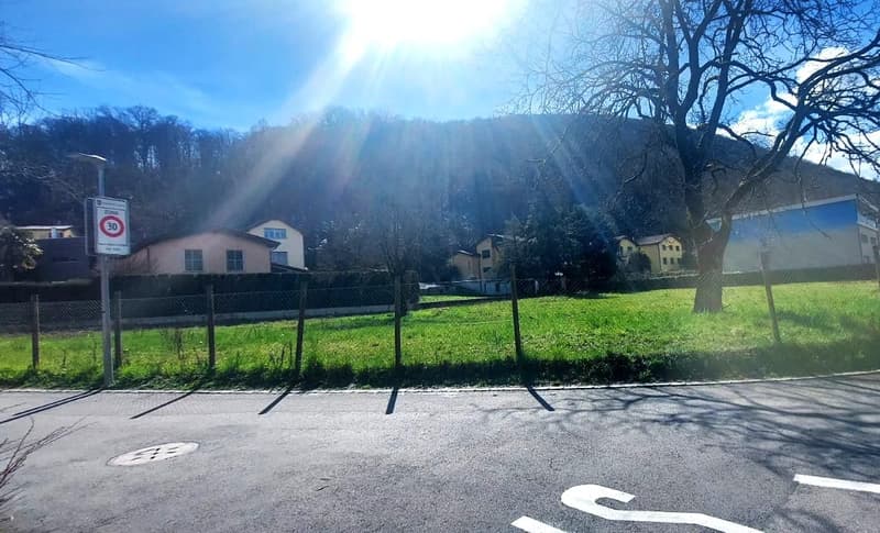Caslano: Terreno edificabile ? Opportunità Unica vicino al Lago e in Zona Residenziale Esclusiva (2)