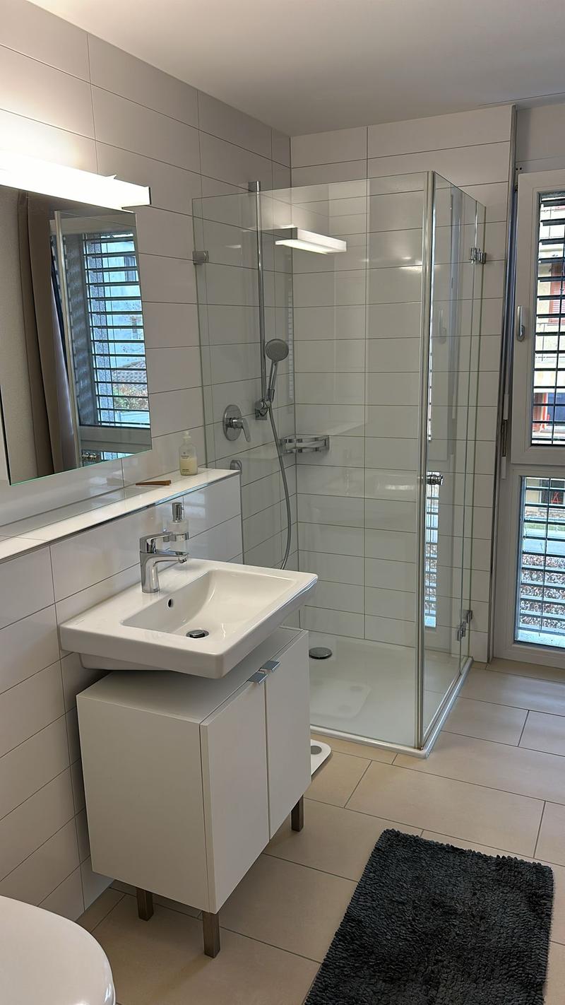 Badezimmer mit Dusche