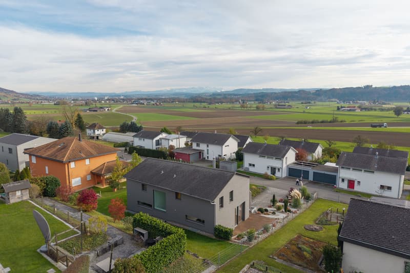 Zeitlose Architektur an ruhiger Wohnlage (2)