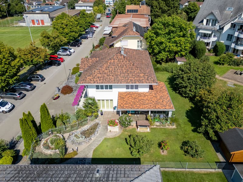 Familienfreundliche, grosszügige Liegenschaft mit mediterranem Flair (3)