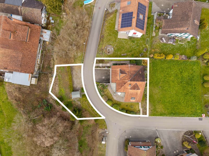 Wohnhaus mit zwei Wohneinheiten und separatem Garten am Bach (1)