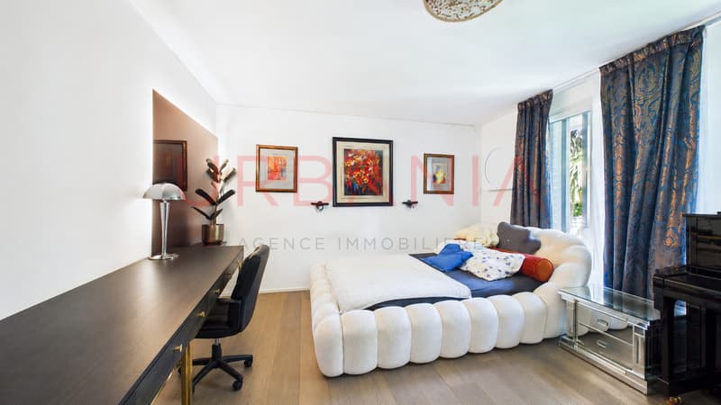 Villa familiale rénovée avec piscine et grand terrain (12)