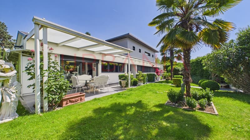 Villa familiale rénovée avec piscine et grand terrain (4)