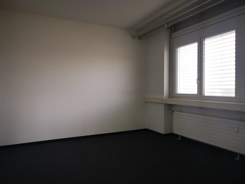 Bureau aménagé dans un excellent emplacement (7)