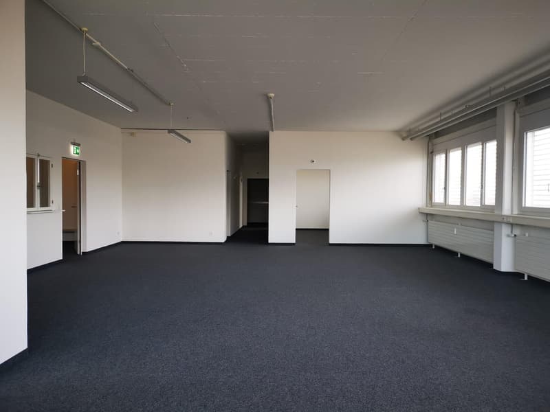 Bureau aménagé dans un excellent emplacement (3)