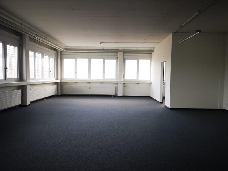 Bureau aménagé dans un excellent emplacement (4)