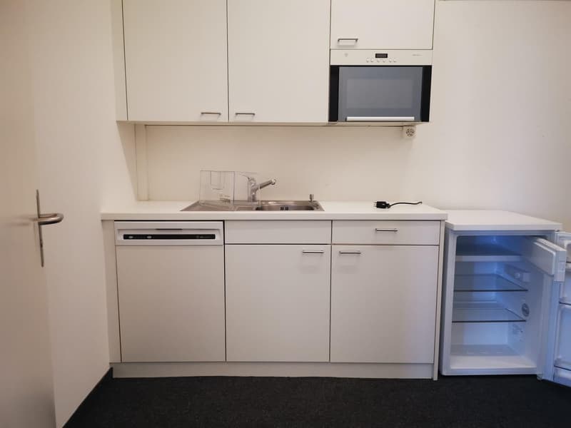Bureau aménagé dans un excellent emplacement (9)