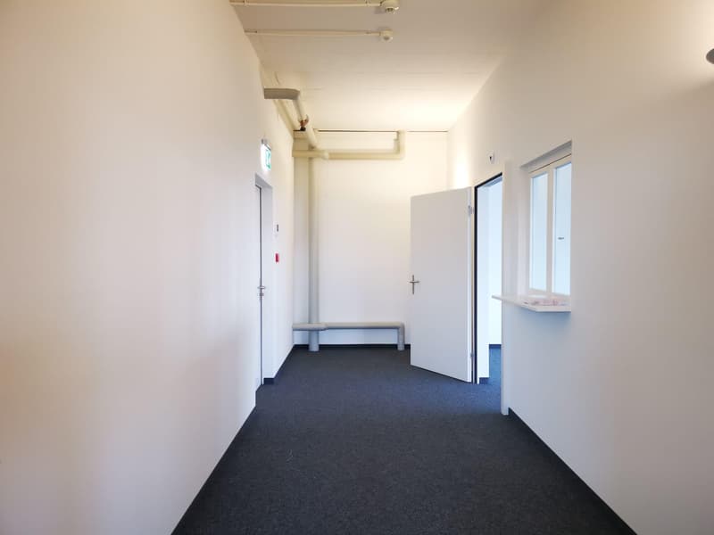 Bureau aménagé dans un excellent emplacement (2)
