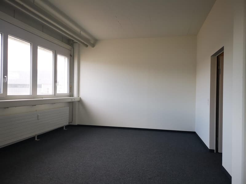 Bureau aménagé dans un excellent emplacement (5)