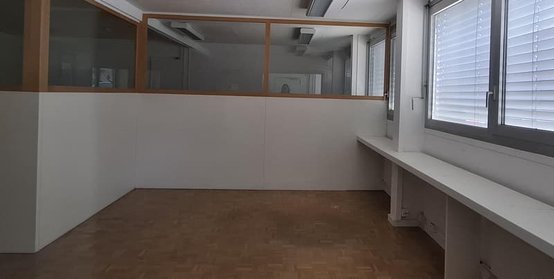 Funktionale Gewerbehalle 861 m2  mit grosser Raumhöhe und Büroeinheit (7)