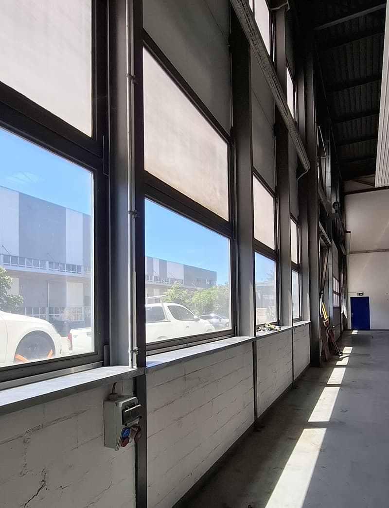 Funktionale Gewerbehalle 861 m2  mit grosser Raumhöhe und Büroeinheit (4)