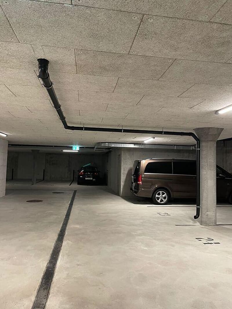 Einstellplätze in Tiefgarage zu vermieten (2)