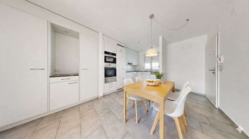 Sonnige 3.5-Zimmer-Wohnung mit zwei Balkonen in attraktiver Lage nahe Zürich (3)