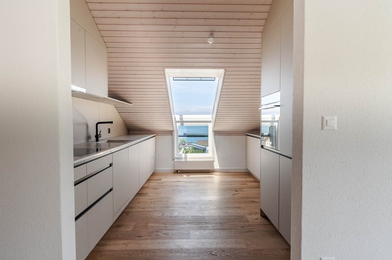 Helle Dachwohnung mit Seesicht (8)