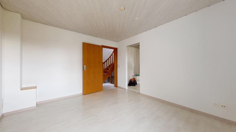 Charmanter 4.5-Zimmer-Hausteil mit Terrasse, Garten und Kachelofen in Rekingen (5)