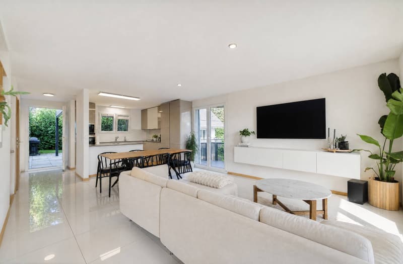 Villa mitoyenne de 5,5 pièces avec espace de jardin privatif de 200m2 (1)