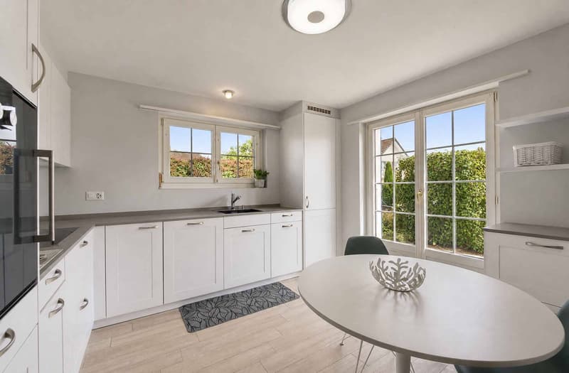 Maison individuelle de 7.5 pièces Beau jardin avec piscine (6)