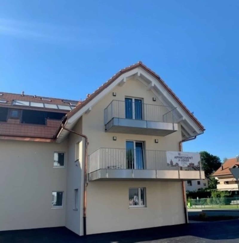 Appartement de 2,5 pièces avec balcon et 2 places de parc (2)