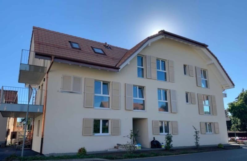 Appartement de 2,5 pièces avec balcon et 2 places de parc (1)
