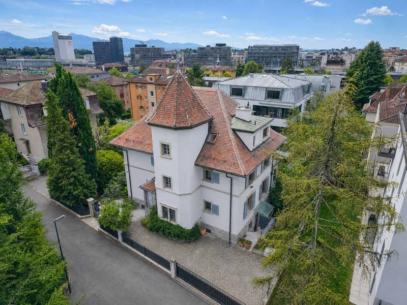 Exclusif: Maison de Maître aux allures de château - 9 pièces (1)