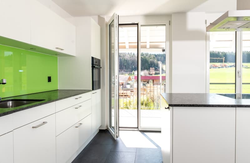 Familienfreundliche 4.5 Zimmer-Wohnung auf dem Land! (2)
