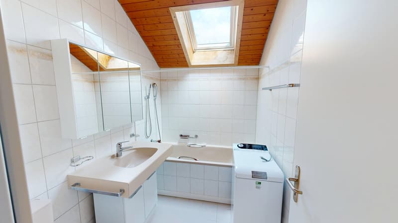 Grosszügige 4.5-Zimmer-Dachwohnung mit Charme in Pieterlen (7)