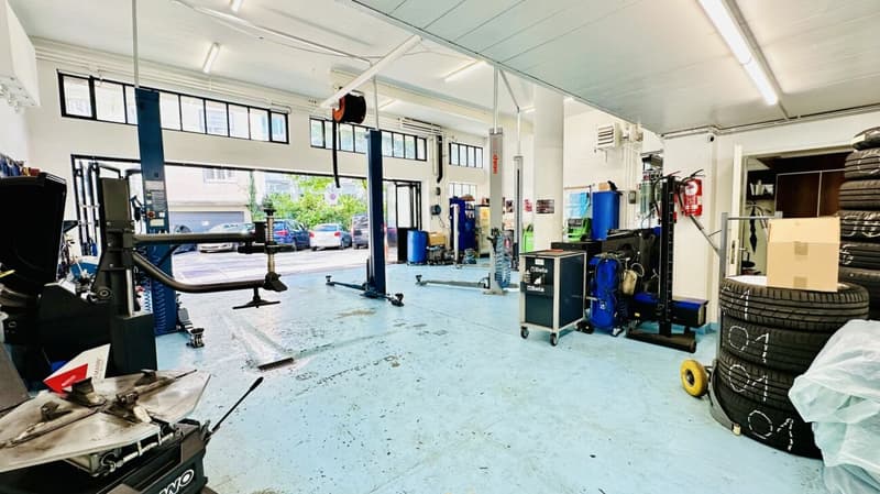 Garage tradizionale con cuore e futuro (3)