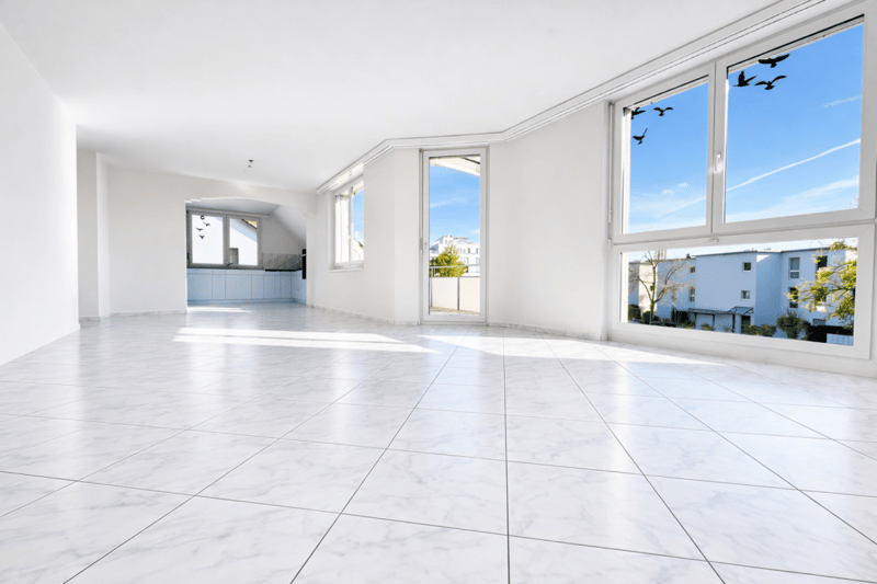 HOCHWERTIG UND GROSSZÜGIG MIT SONNIGEM BALKON (1)