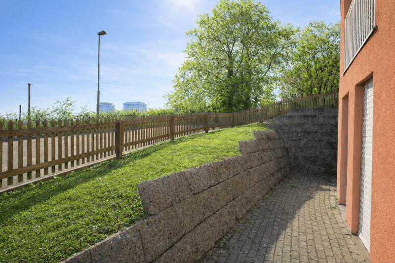 ATTRAKTIVE ANLAGEWOHNUNG MIT SONNIGEM SITZPLATZ (1)