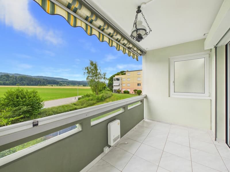 SONNIGER BALKON MIT WEITSICHT INS GRÜNE (6)