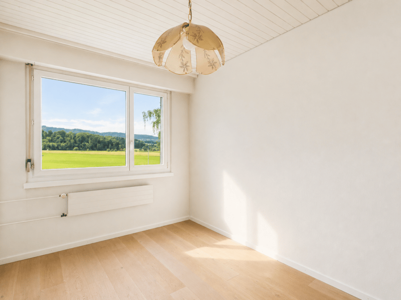 SONNIGER BALKON MIT WEITSICHT INS GRÜNE (5)