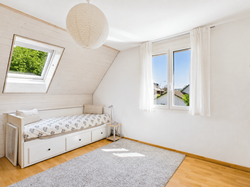 FAMILIENFREUNDLICH MIT SONNIGEM GARTEN AM ENDE EINER SACKGASSE (5)