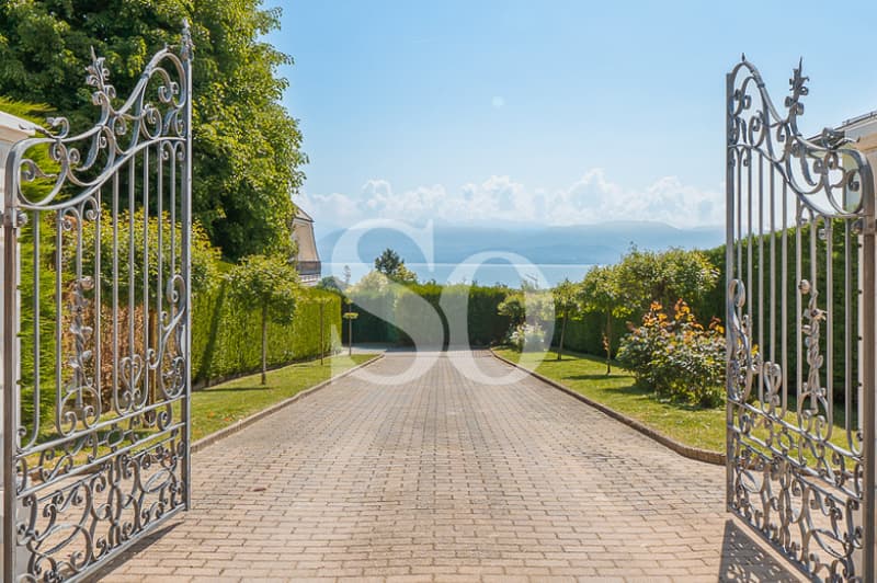 Villa Coup de Coeur avec Vue Panoramique à Dully (1)