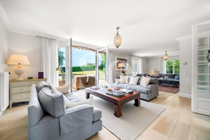 Exclusivité: Élégante villa familiale sur une vaste parcelle à quelques pas du lac (3)