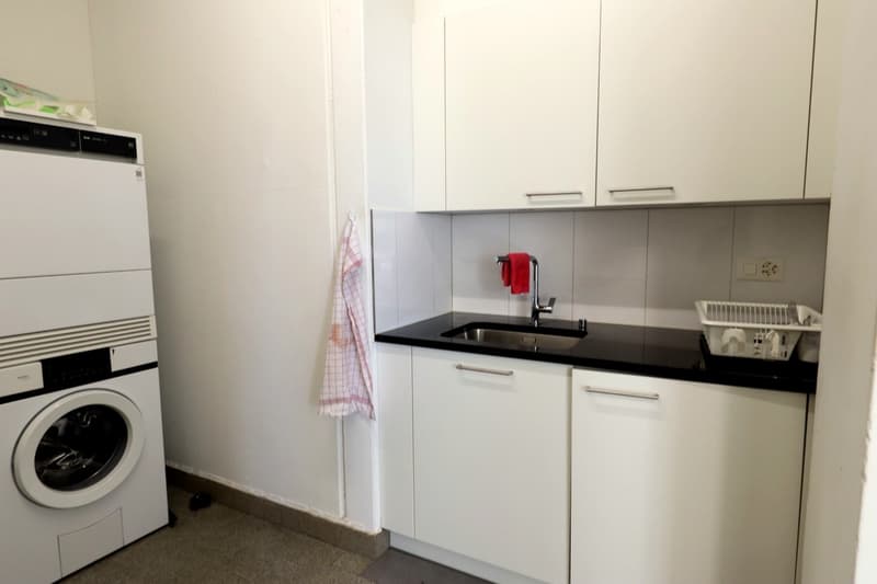 Attraktives Büro mit integrierter Teeküche & separater Toilette (7)