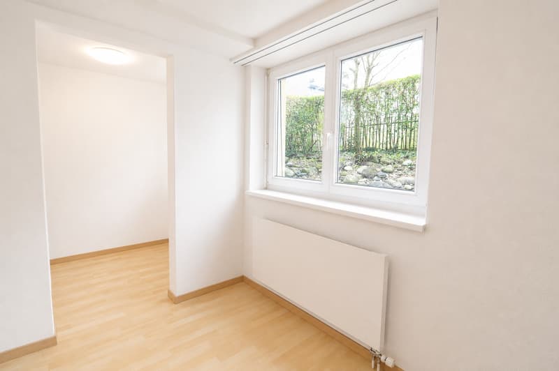 Stilvolle 2.5-Zimmer-Wohnung mit privatem Sitzplatz an ruhiger Lage (8)