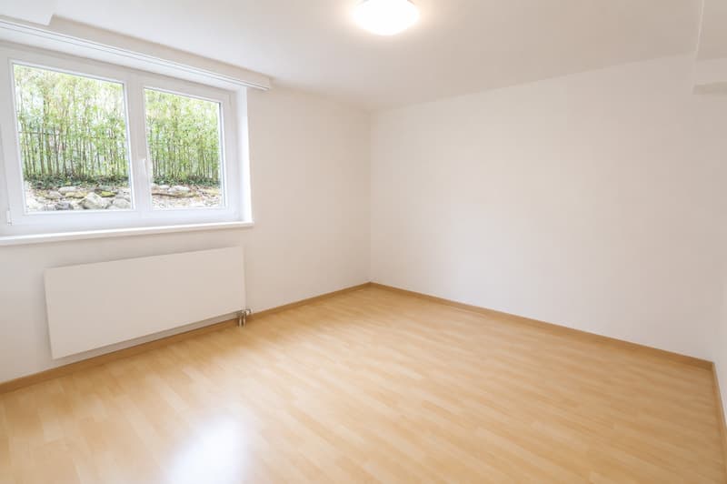 Stilvolle 2.5-Zimmer-Wohnung mit privatem Sitzplatz an ruhiger Lage (7)