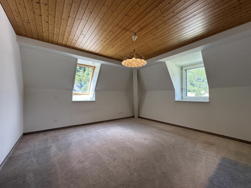 6 Zimmer Dachwohnung direkt beim Bahnhof Linthal (8)