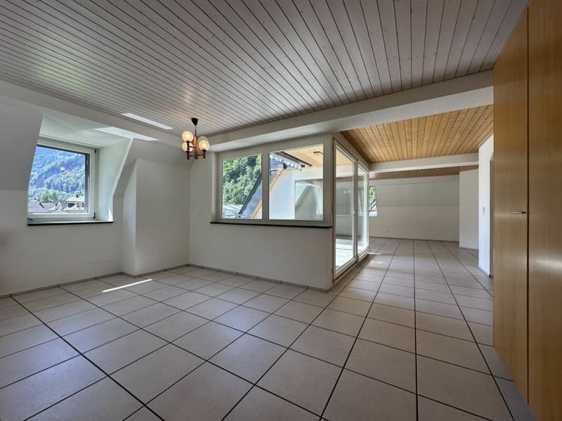 6 Zimmer Dachwohnung direkt beim Bahnhof Linthal (2)