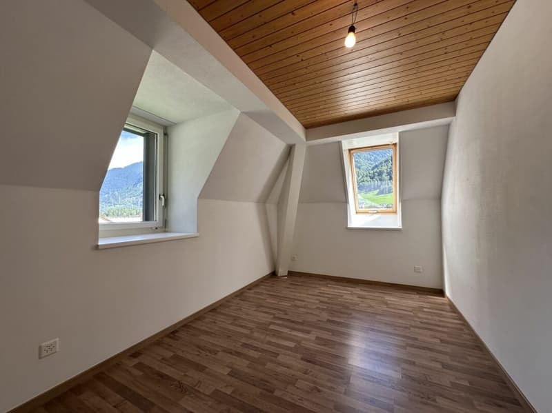 6 Zimmer Dachwohnung direkt beim Bahnhof Linthal (9)