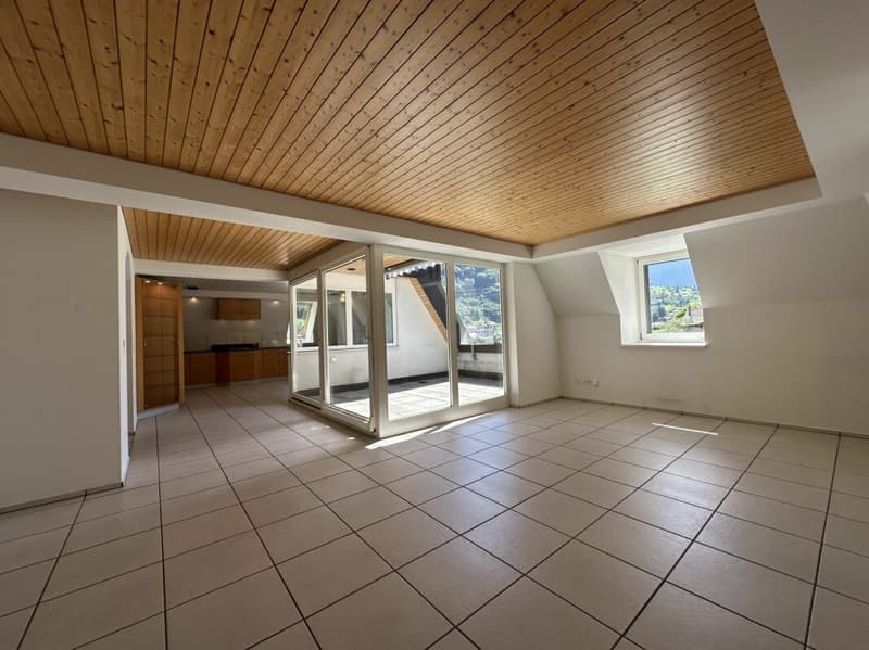 6 Zimmer Dachwohnung direkt beim Bahnhof Linthal (1)