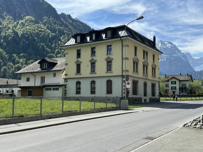 6 Zimmer Dachwohnung direkt beim Bahnhof Linthal (12)
