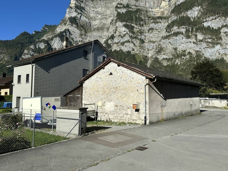 Lagergebäude (Schopf) mit 2 Aussenparkplätzen (2)