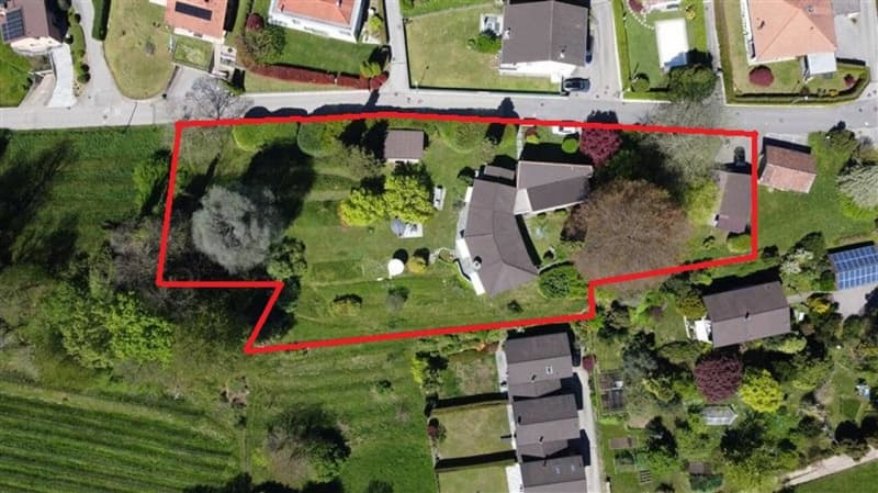 Grande terreno edificabile in posizione invidiabile con licenza edilizia approvata