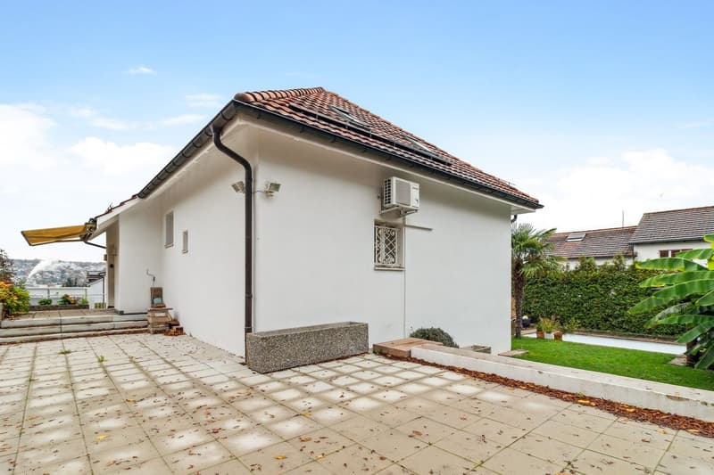 Exklusives, ruhig gelegenes Einfamilienhaus mit Pool zur Langzeitmiete (13)