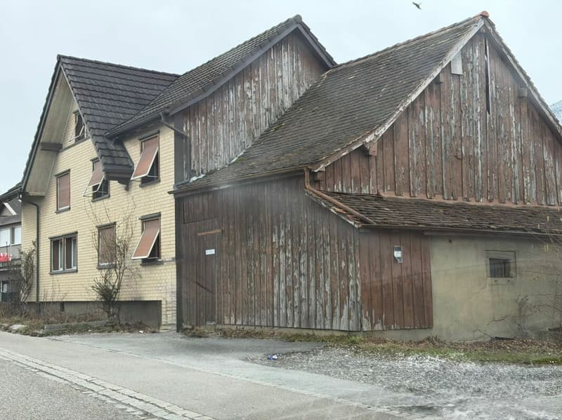 ATTRAKTIVE LIEGENSCHAFT MIT ENTWICKLUNGSPOTENZIAL IN ZENTRALER LAGE (2)