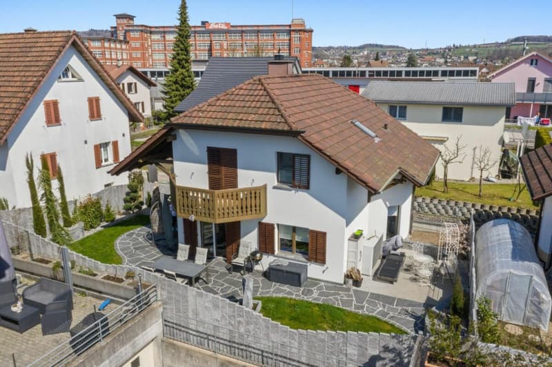 FAMILIENFREUNDLICH GROSSZÜGIG MIT SONNIGEM GARTEN AN TOP LAGE! (1)