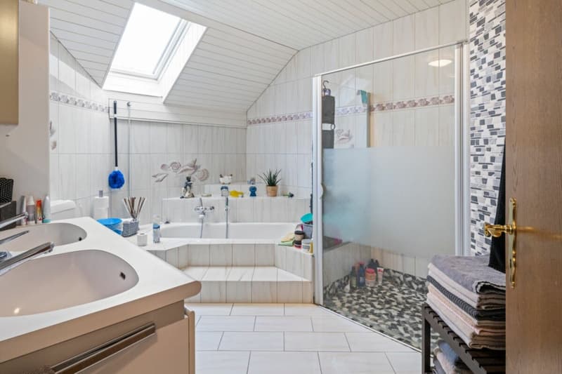 FAMILIENFREUNDLICH GROSSZÜGIG MIT SONNIGEM GARTEN AN TOP LAGE! (14)