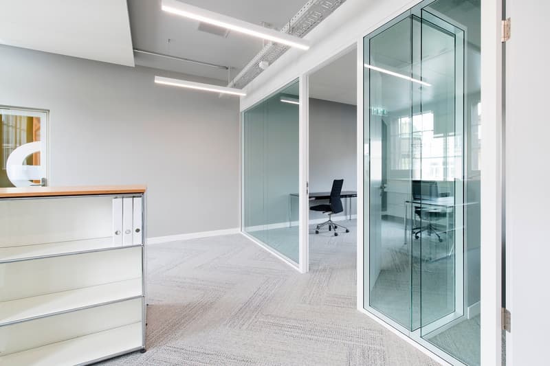 modern office room, glass walls, white walls, gray carpet, office desk, office chair, glass door