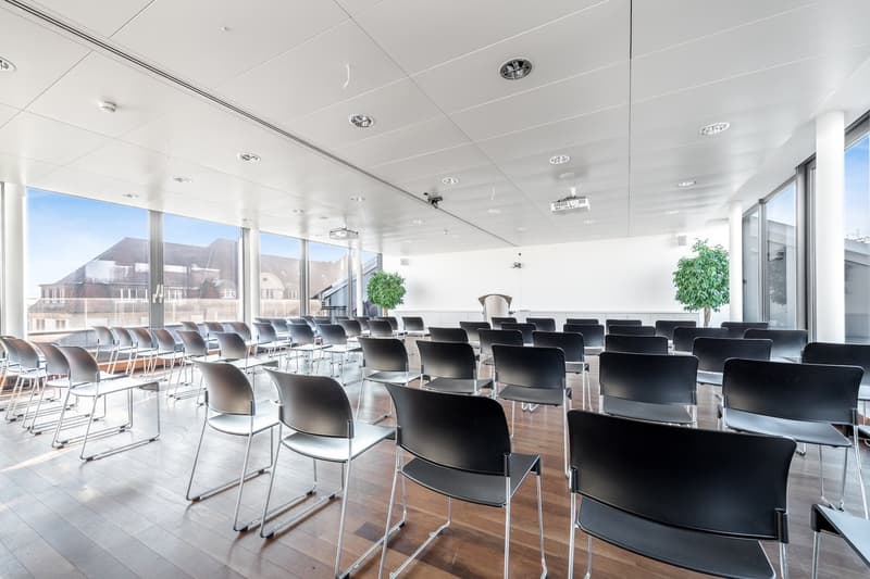 Modernes Geschäftshaus, ideal für eine Bank (5)